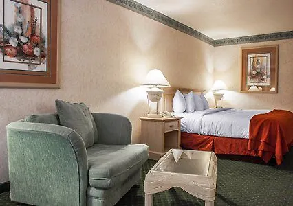 Hotel La Quinta & By Wyndham Copper Valley 2*
