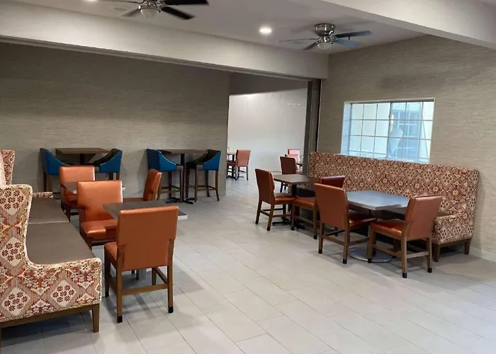 Hotel La Quinta & By Wyndham Copper Valley 2*