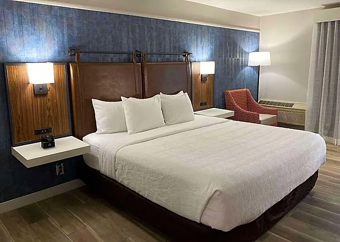 Hotel La Quinta & By Wyndham Copper Valley 2*