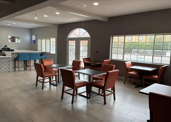 Hotel La Quinta & By Wyndham Copper Valley 2*
